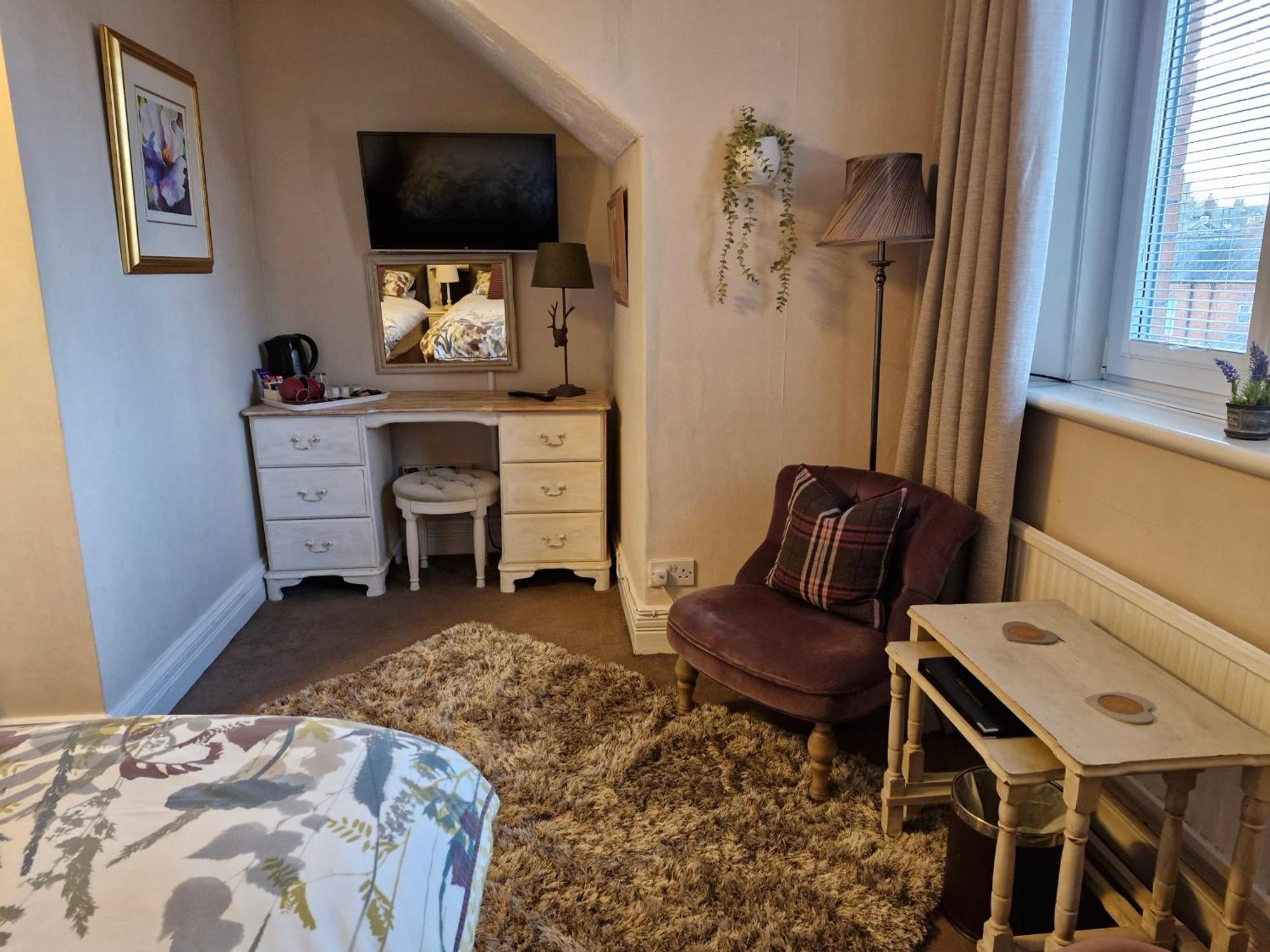 Warwick Guest house 3*